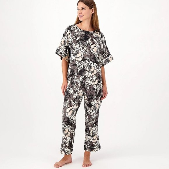 Breezies Other - NWT Breezies Lounge Stretch Satin Effect Short Sleeve Sleep Set Pajama